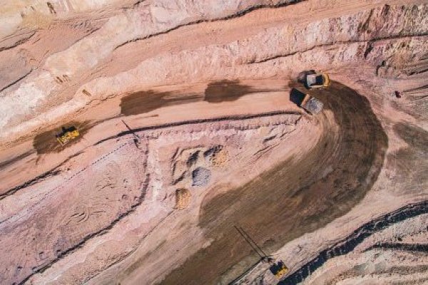 Antofagasta Minerals solicita autorización para estudios geológicos en el yacimiento Cachorro