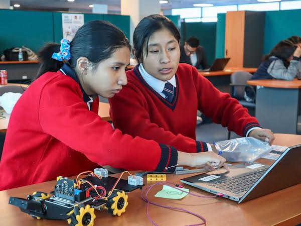 División Radomiro Tomic potencia vocaciones STEM en liceos de Calama