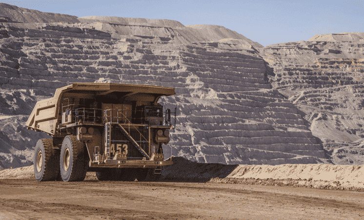 Precio del cobre cierra al alza por debilidad del dólar y caída en la oferta global