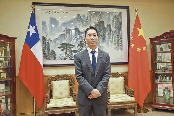 Embajada china reafirma continuidad de inversiones en proyectos de litio en Chile