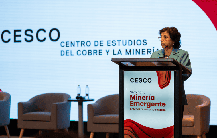Ministra Williams destaca liderazgo de Chile en transición energética durante seminario de Minería Emergente