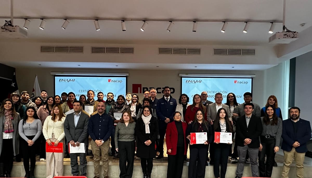 Certifican a productores y estudiantes por curso de producción segura en pequeña minería