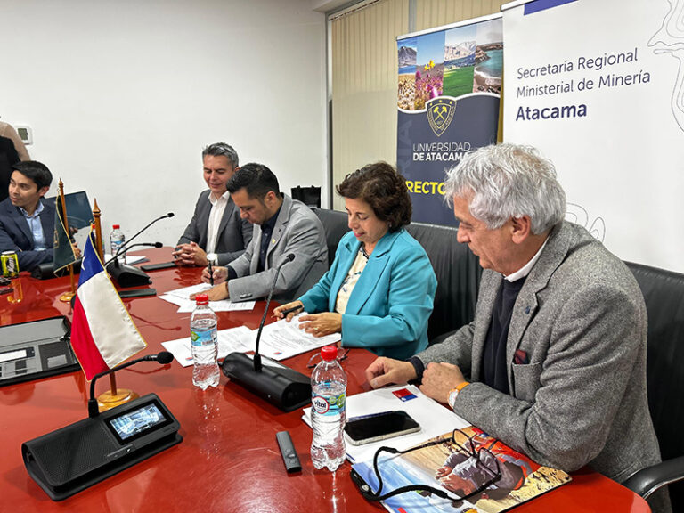 Ministerio de Minería y Universidad de Atacama