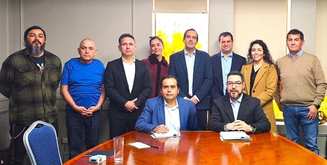 Post corporativo profesional color azul con blanco  - 1