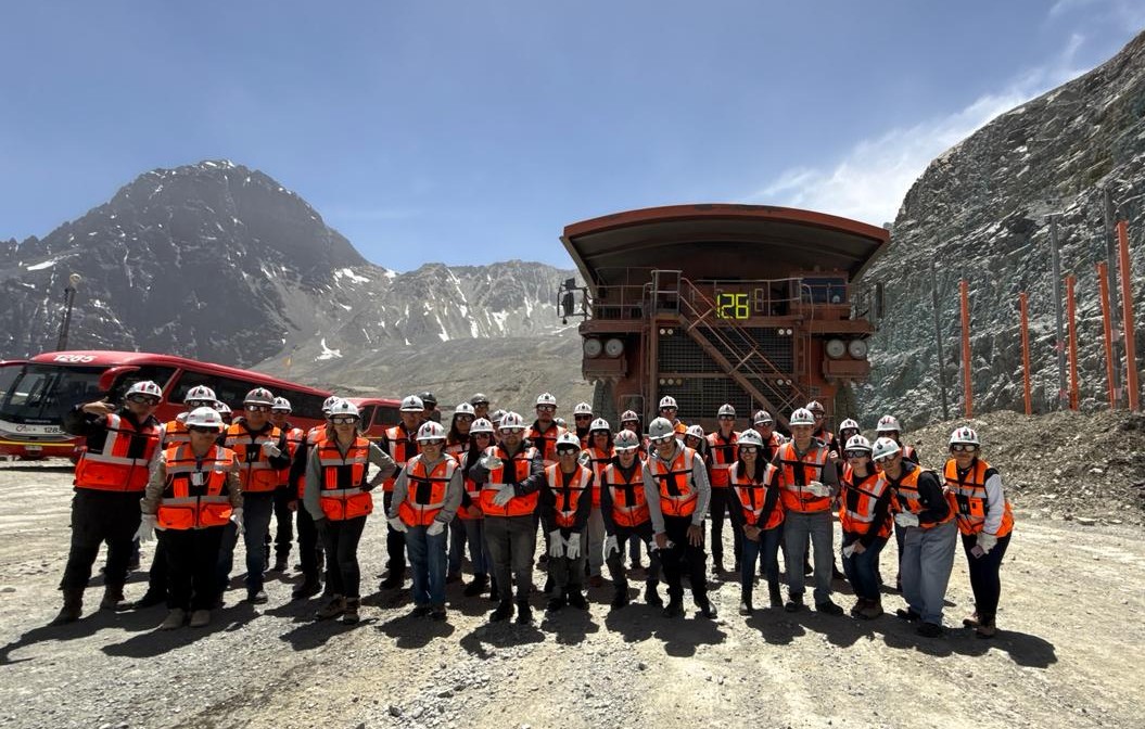 Estudiantes conocen de cerca las operaciones de Codelco Andina