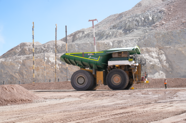 Cummins concreta primer camión minero híbrido comercial de gran tonelaje operando en Caserones