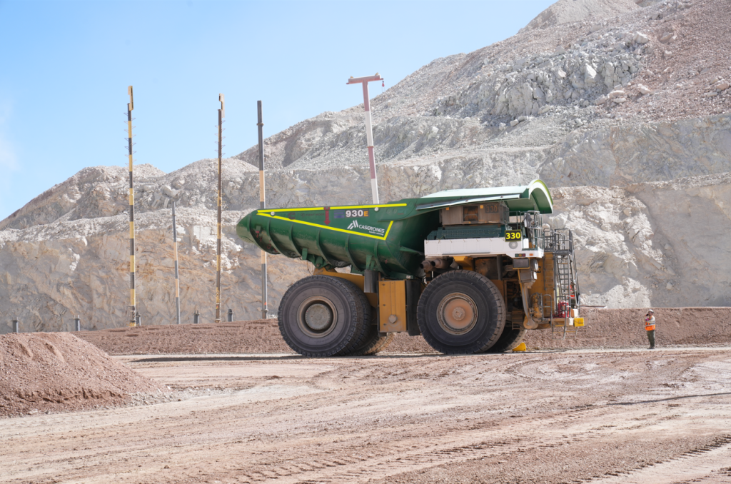 Cummins concreta primer camión minero híbrido comercial de gran tonelaje operando en Caserones