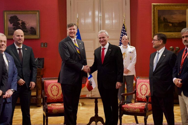 Chile y Estados Unidos firman declaración conjunta para fortalecer cooperación en minerales críticos y tierras raras