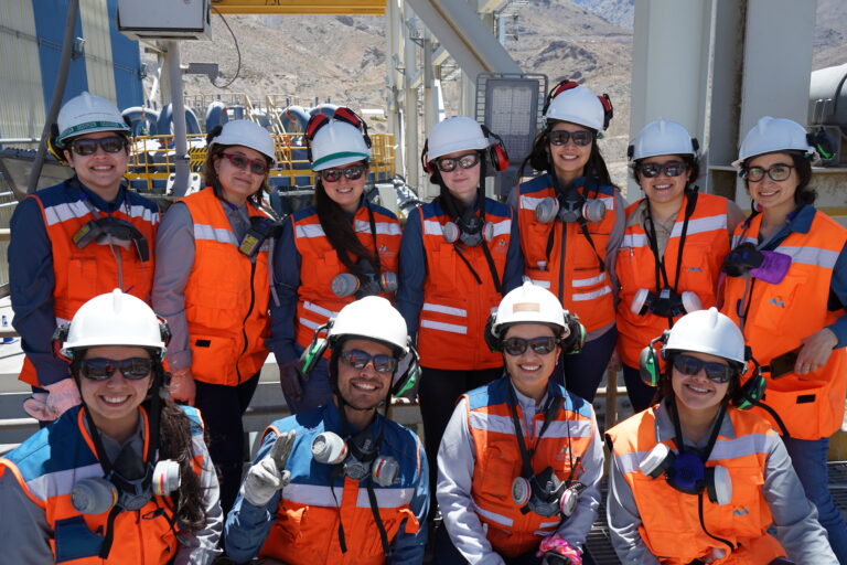 Los Pelambres alcanza un 33% de participación femenina en su fuerza laboral y consolida equipos diversos en sus operaciones