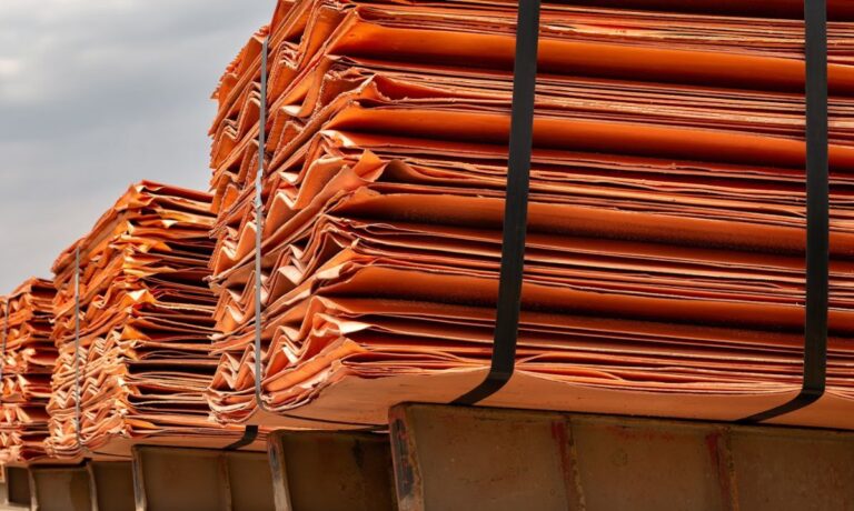 Goldman Sachs alerta: cobre queda expuesto a nueva caída por crisis en Ormuz