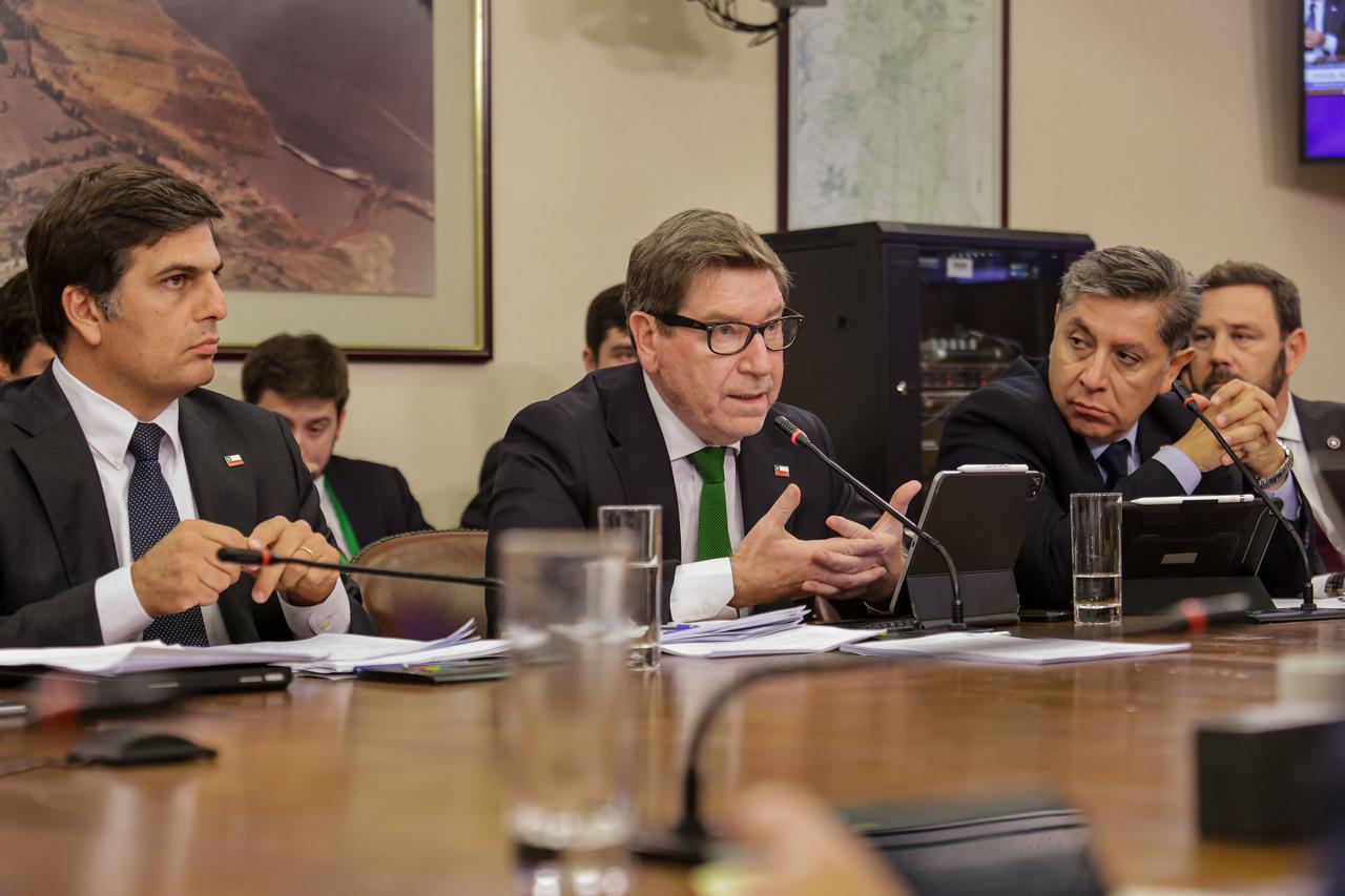 Biministro Mas analiza desafíos financieros y de gestión en Codelco