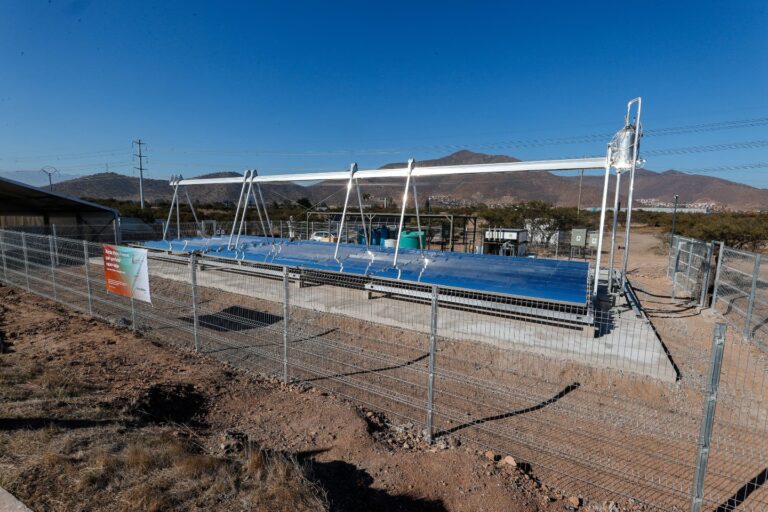 Chile inaugura primera planta a vapor solar Fresnel para impulsar la descarbonización industrial