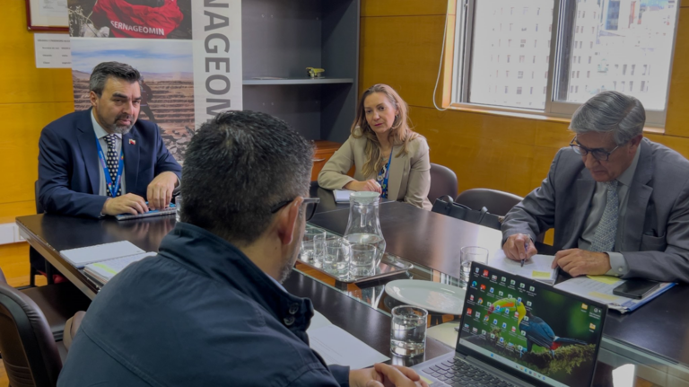 Sernageomin y COSOC delinean prioridades presupuestarias y tecnológicas con foco en 2026