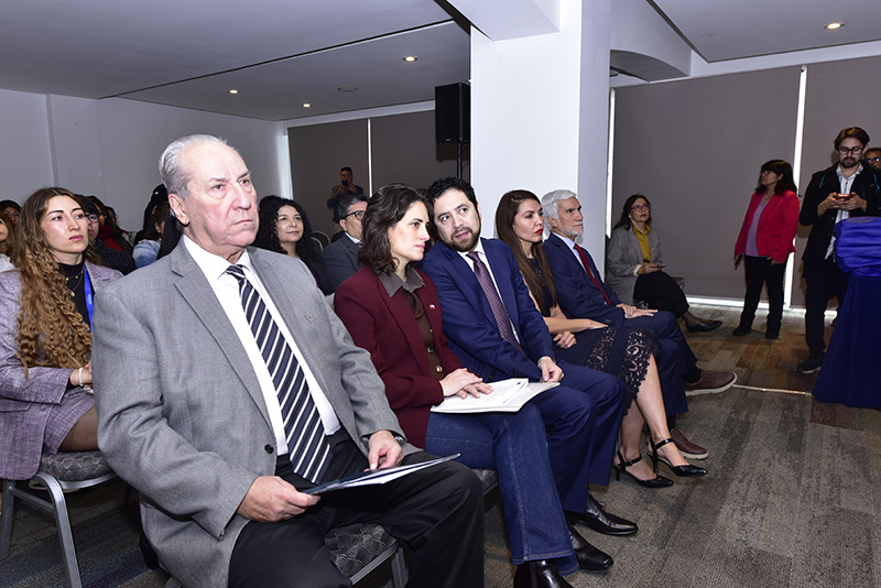 AIA, quienes participan de EXPONOR 2026, donó computadores a 29 estudiantes del sistema de protección en Antofagasta
