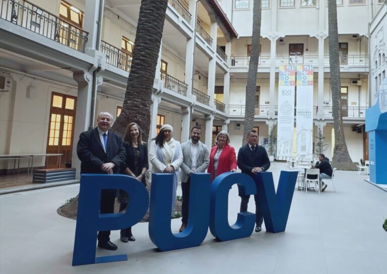 PUCV y CIL Lithium sellan alianza para impulsar innovación y capital humano para la minería del litio