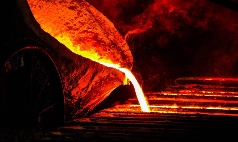 Mercado del cobre cierra la semana con una baja de 1,13% ante presiones financieras
