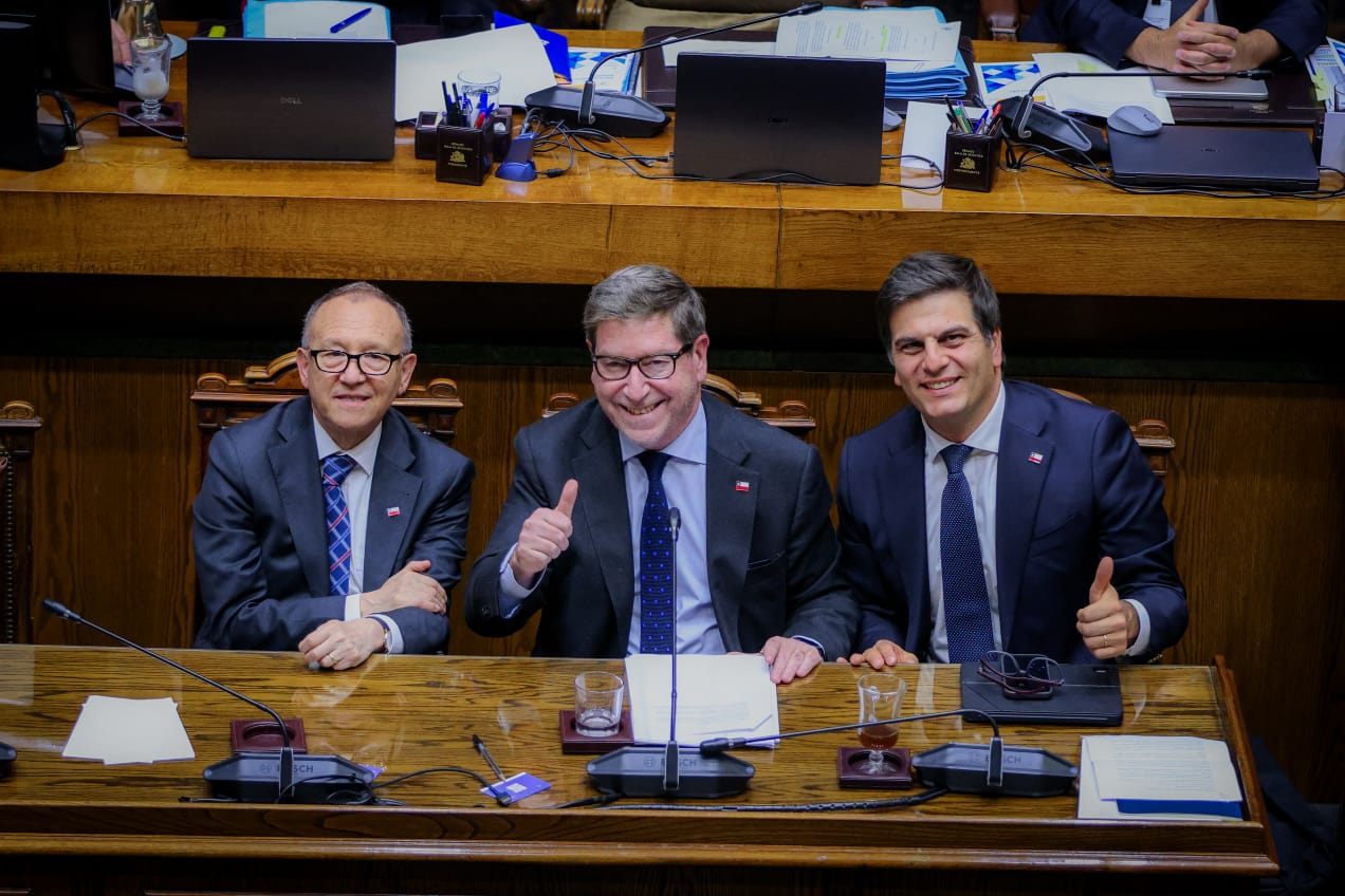 Proyecto de ley de patentes mineras da paso clave en el Congreso: por amplia mayoría Senado aprueba iniciativa en particular